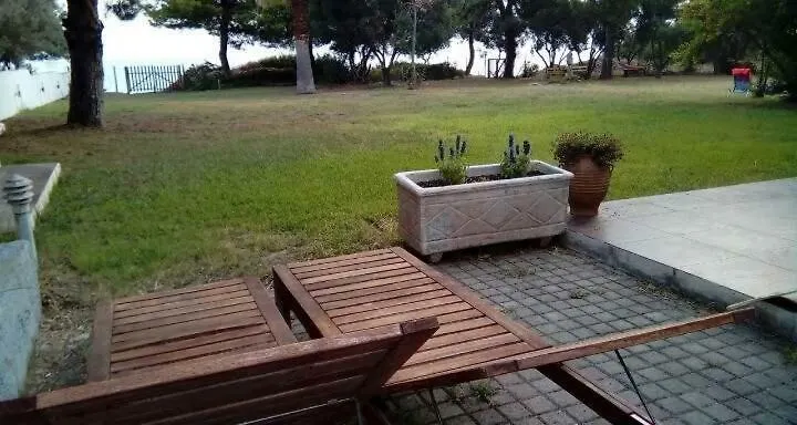 Seafront Villa Joan Nea Skioni